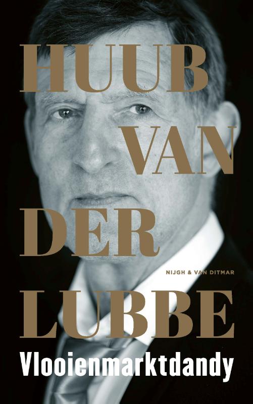 Huub van der Lubbe signeert